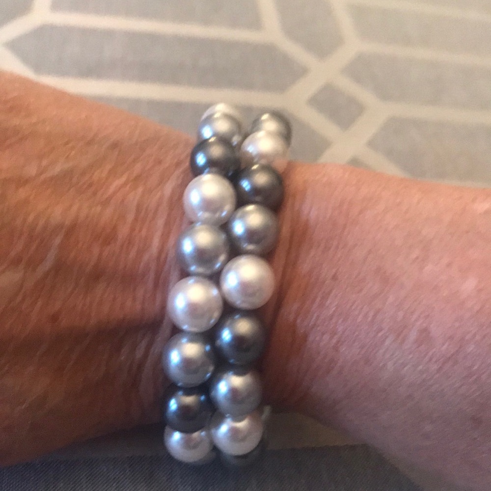 2 Pearl bracelets